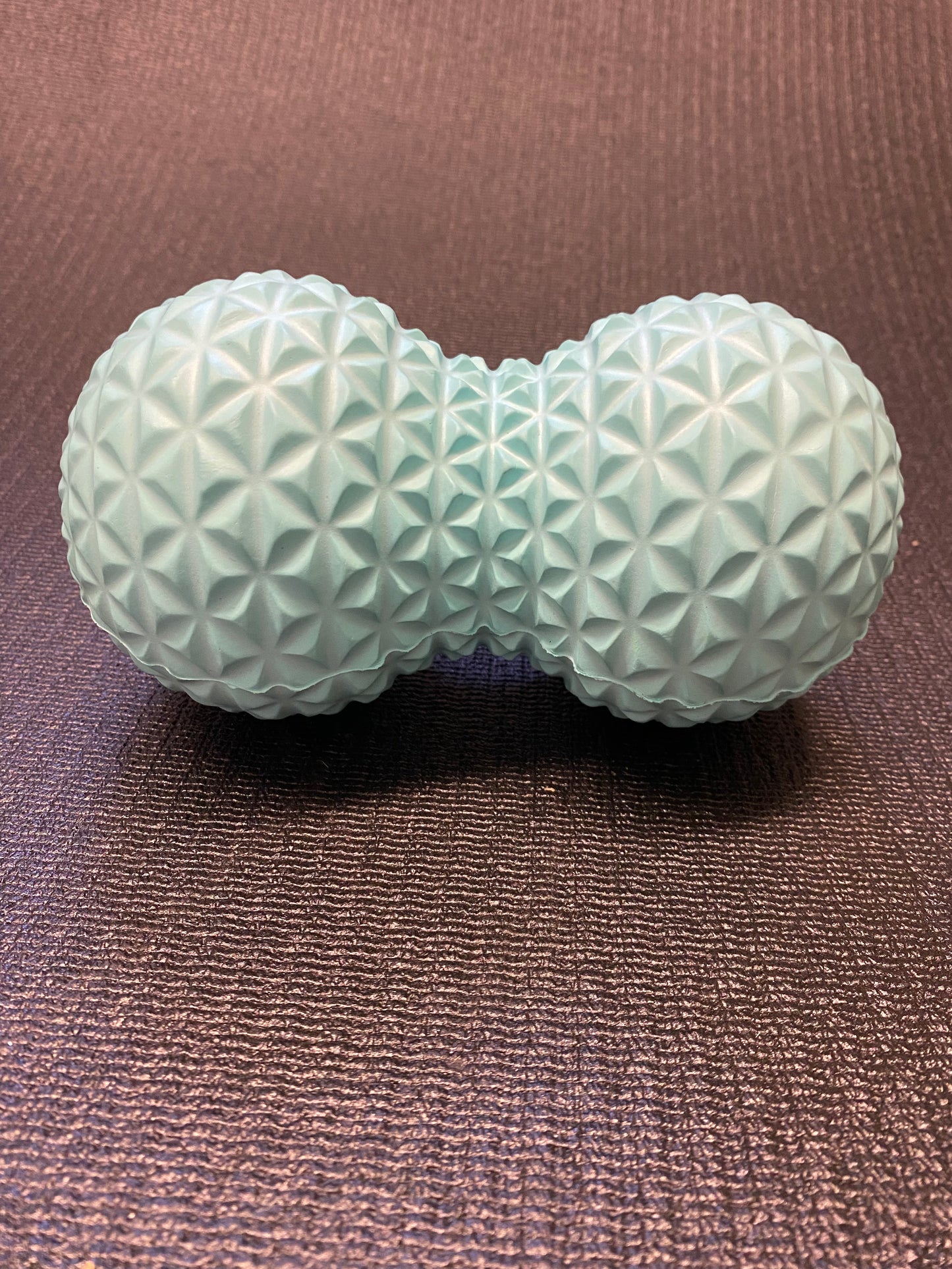 Green peanut massage ball